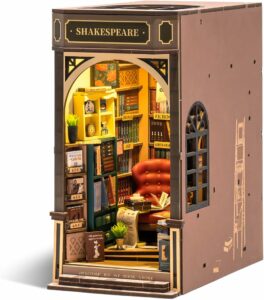 Shakespeare Book Nook Bookshelf Puzzle